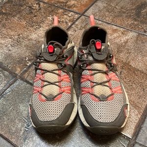 Teva Evo amphibious shoes, size 9, Khaki with Salmon trim